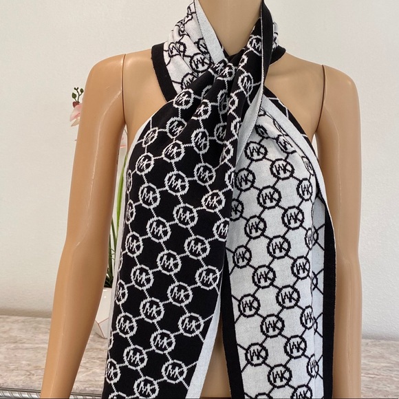 MICHAEL KORS SCARF 🧣 - Picture 3 of 7